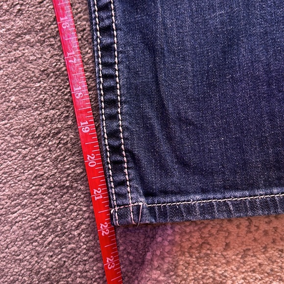 Ladies Miss Me Signature Cuffed Capri - Picture 6 of 7